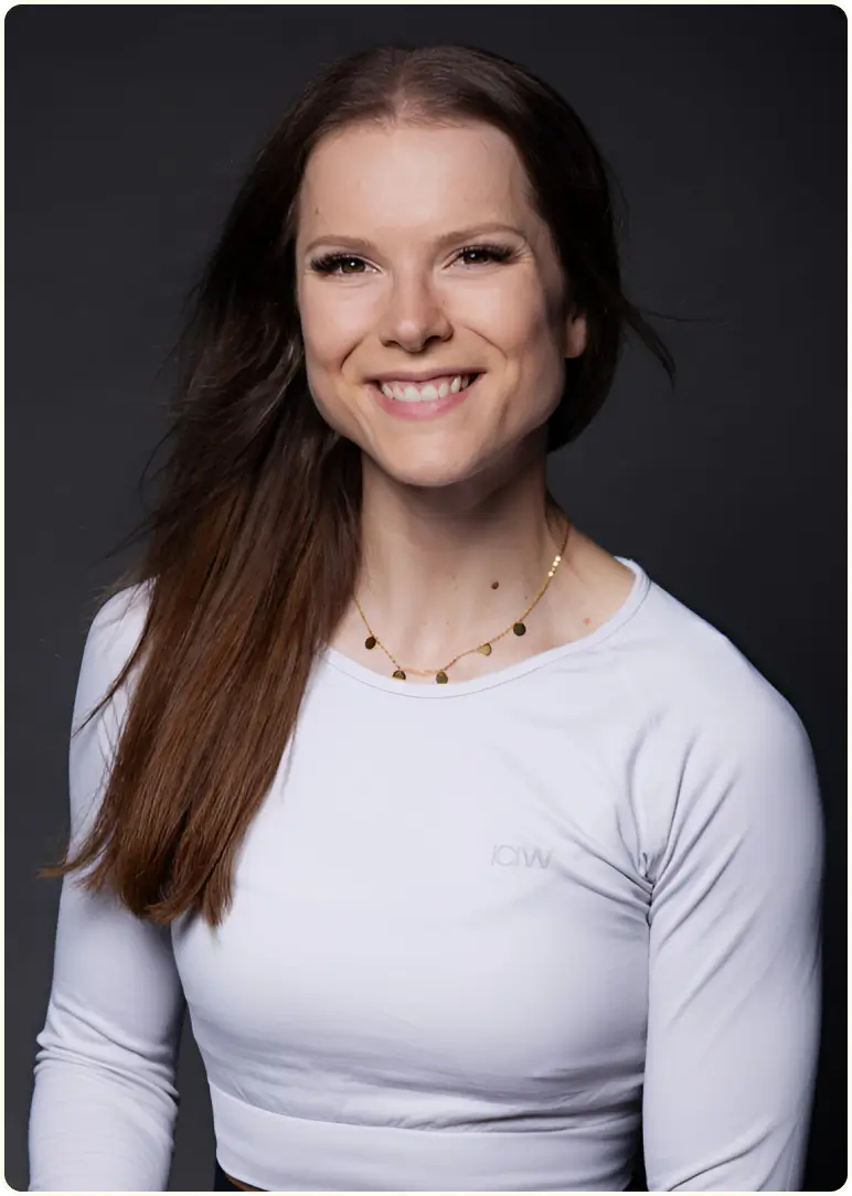Portrait von Jasmin Löbel. Online Abnehmcoach